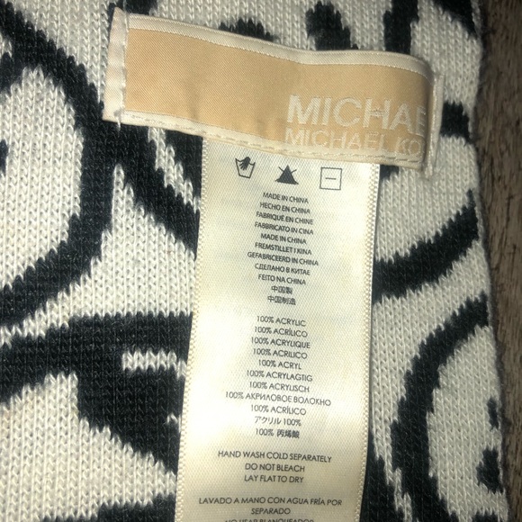 Michael Kors Inverted Scarf - Picture 5 of 5